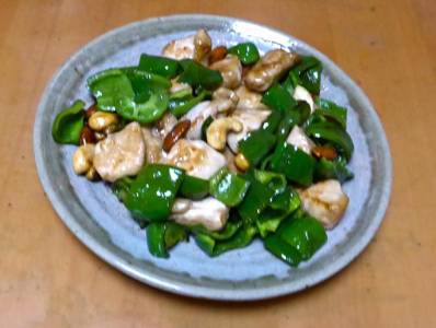 ピーマンと鶏肉のナッツ炒め