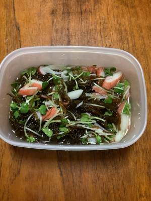 もずくとかにかまの酢の物