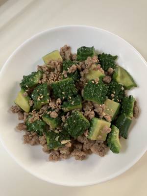 ゴーヤーと豚ひきの甘辛炒め