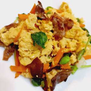 卵ときくらげの炒め物