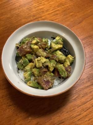 まぐろアボカド丼