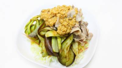 ゆでなすと豚肉のごまポンがけ