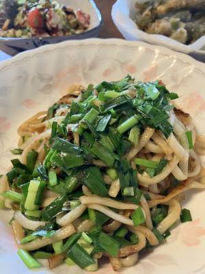 にらだけ炒めうどん