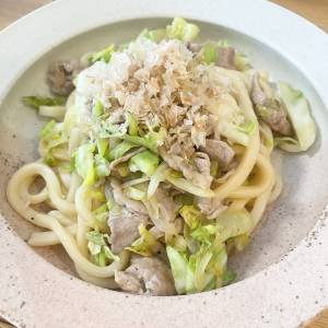 豚肉とキャベツの焼きうどん
