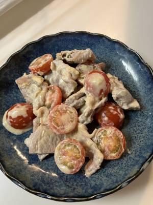 豚こまとミニトマトのにんにくマヨソテー