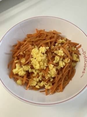 いり卵とにんじんの炒め物