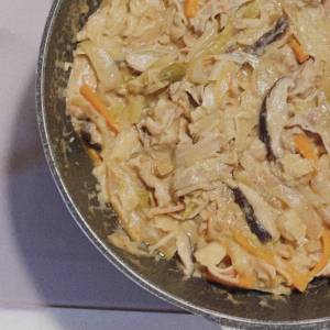 白菜と豚バラ肉のにんにくみそ鍋