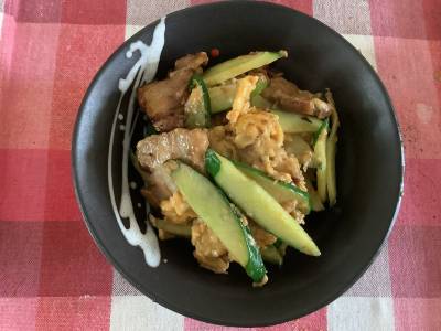 きゅうりとベーコンの卵炒め