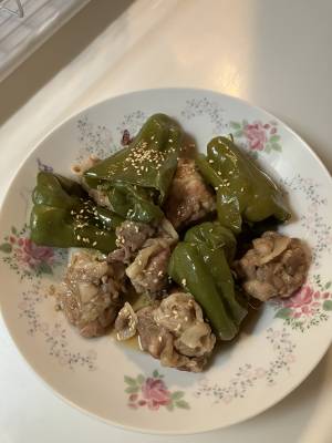 丸ごとピーマンと豚の蒸し煮