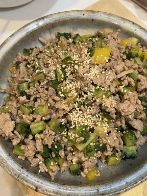 ゴーヤーと豚ひきの甘辛炒め