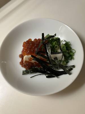 イクラ冷ややっこ