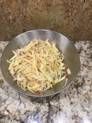 りんごと切り干し大根のサラダ