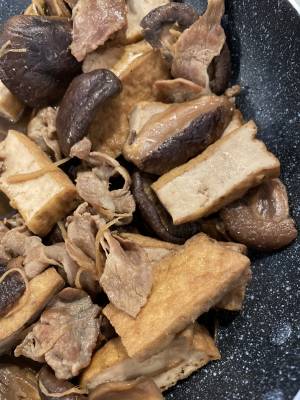 干ししいたけと豚肉、厚揚げのしょうゆ煮