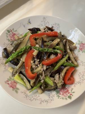 なすとピーマンとひき肉の甘みそ炒め