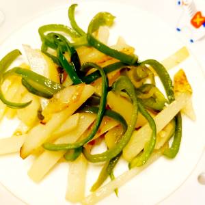 じゃがいもとピーマンのシャキシャキ炒め