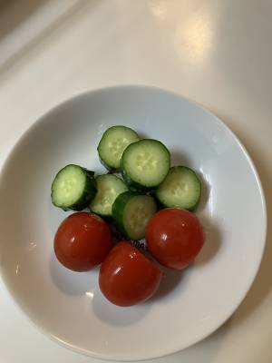 きゅうりとトマトの即席漬け