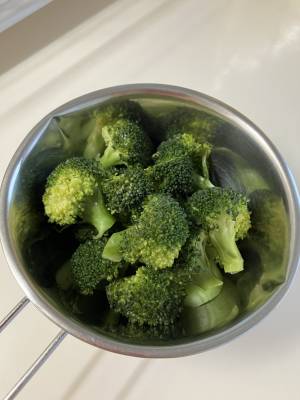 フライパン蒸しブロッコリー