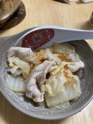白菜と豚バラ肉のにんにくみそ鍋