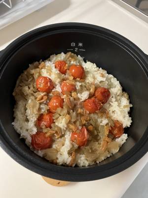 ミニトマトとザーサイの炊き込みご飯