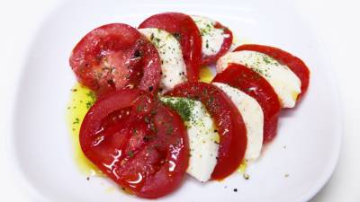 トマトとモッツァレラチーズのサラダ