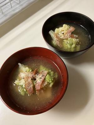 ブロッコリーとベーコンのチーズみそ汁