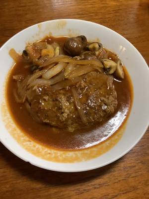 煮込みハンバーグ