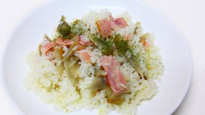 ごぼうとベーコンの炊き込みピラフ