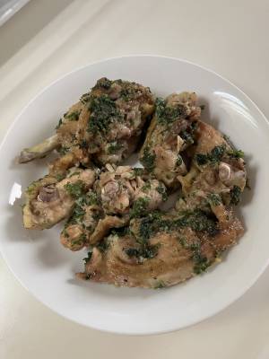 骨付きチキンのハーブ焼き