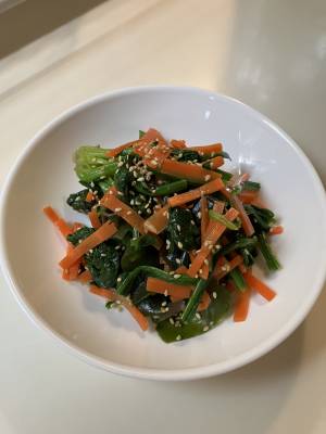 ほうれんそうと海藻、にんじんのナムル