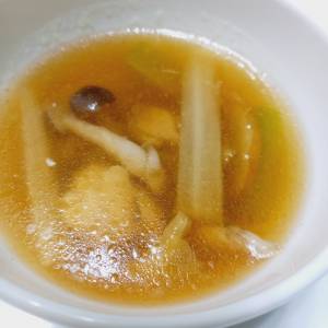 鶏手羽と白菜のスープ