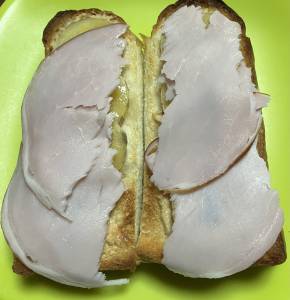 バナナ・ハム・ピーナツバタートースト