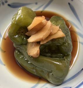 丸ごとピーマンのくったり煮