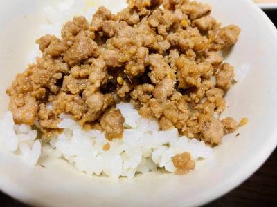 肉みそ丼 しょうゆ卵のせ