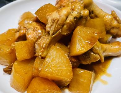 鶏手羽と大根のオイスターソース煮