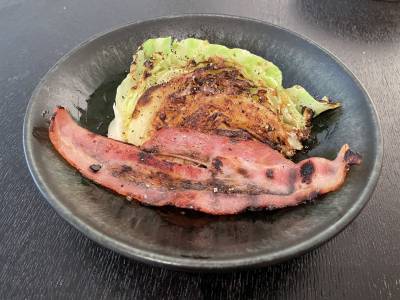 キャベツステーキベーコン添え