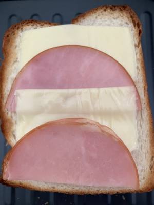 ハム、チーズのせトースト