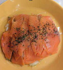 スモークサーモンのサラダ