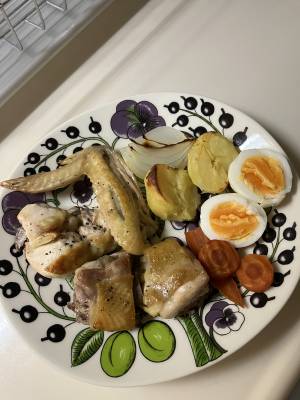 骨付き鶏もも肉のハーブマリネ焼き