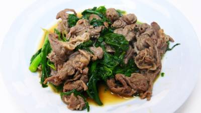 春菊と牛肉のバターじょうゆ炒め