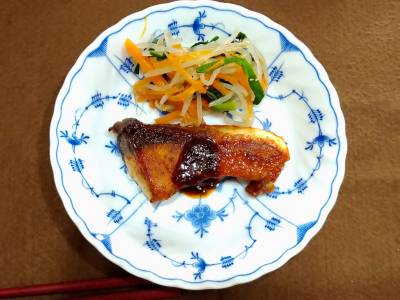 ぶりのピリ辛照り焼き