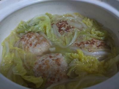 白菜と大きな肉だんごの煮込み