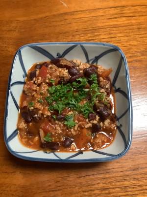 ひき肉と豆のピリ辛トマト煮