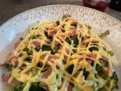 ハムとブロッコリのマヨネーズグラタン