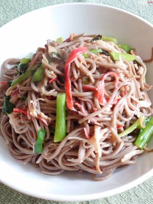 かに風味かまぼこ入り炒めそば