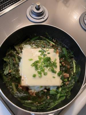 丸ごと豆腐のマーボー風煮込み