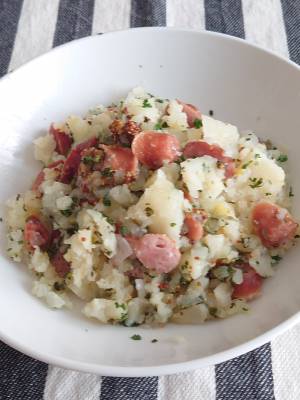 じゃがいもとソーセージのサラダ