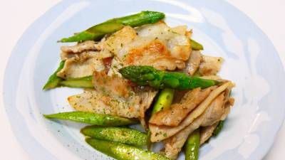 アスパラと豚バラのレモン塩炒め