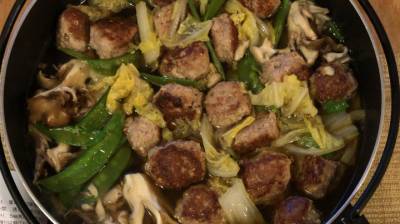 白菜と大きな肉だんごの煮込み
