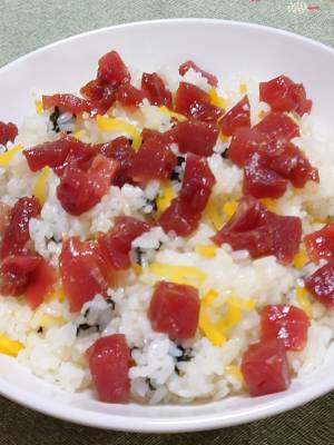 まぐろとたくあんのちらしずし