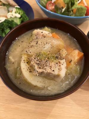 塩豚と野菜のみそスープ